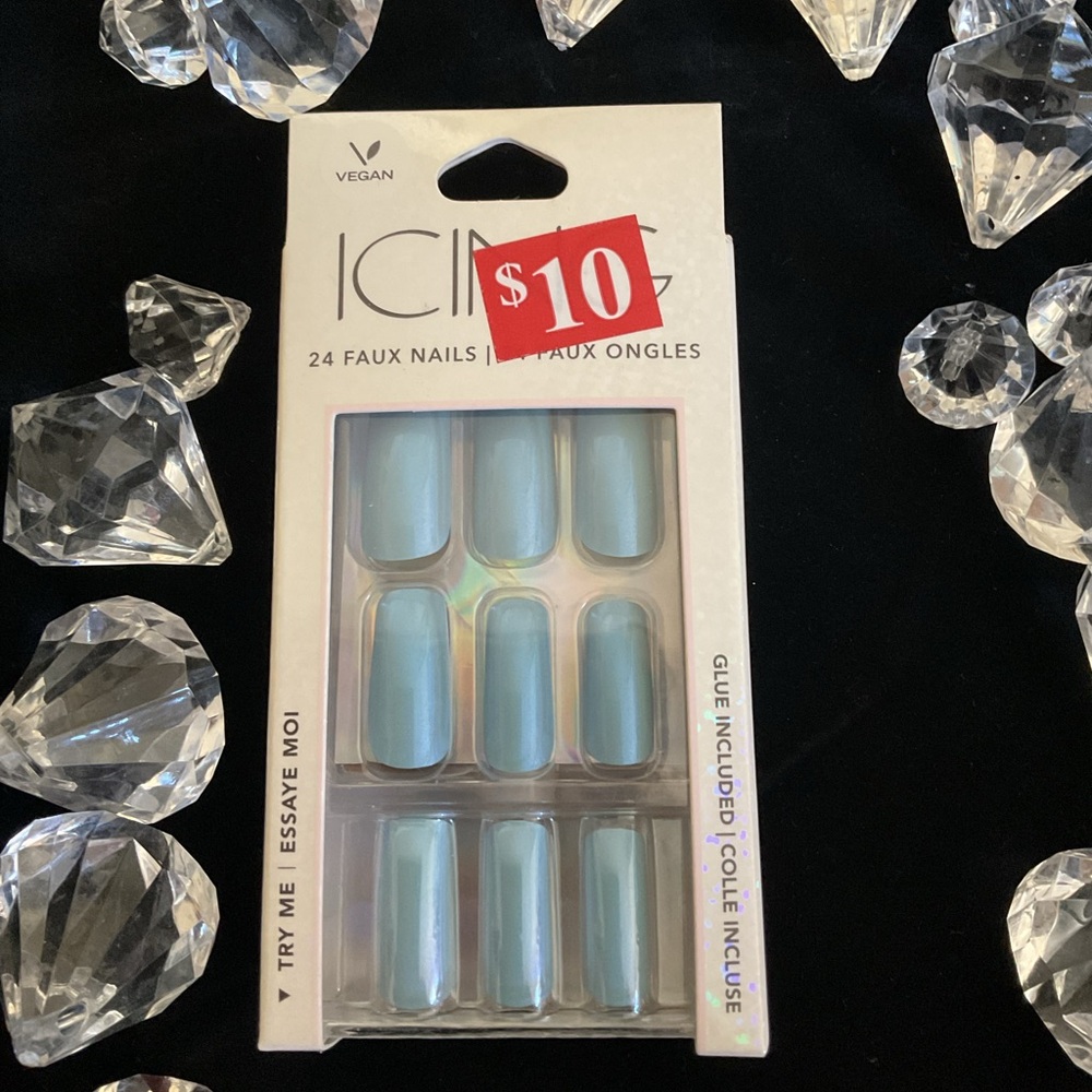 Icing vegan press on nails